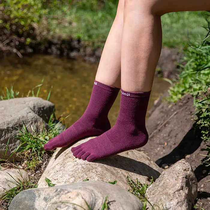 Chaussettes mi-mollet en laine mérinos - par Injinji