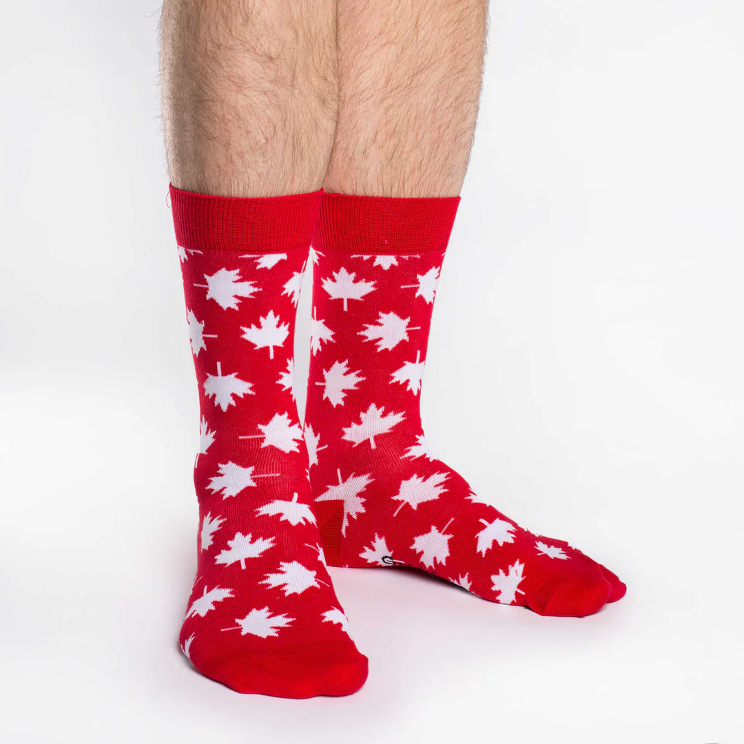 Chaussettes mi-mollet en coton « Feuille d'érable du Canada » par Good Luck Sock