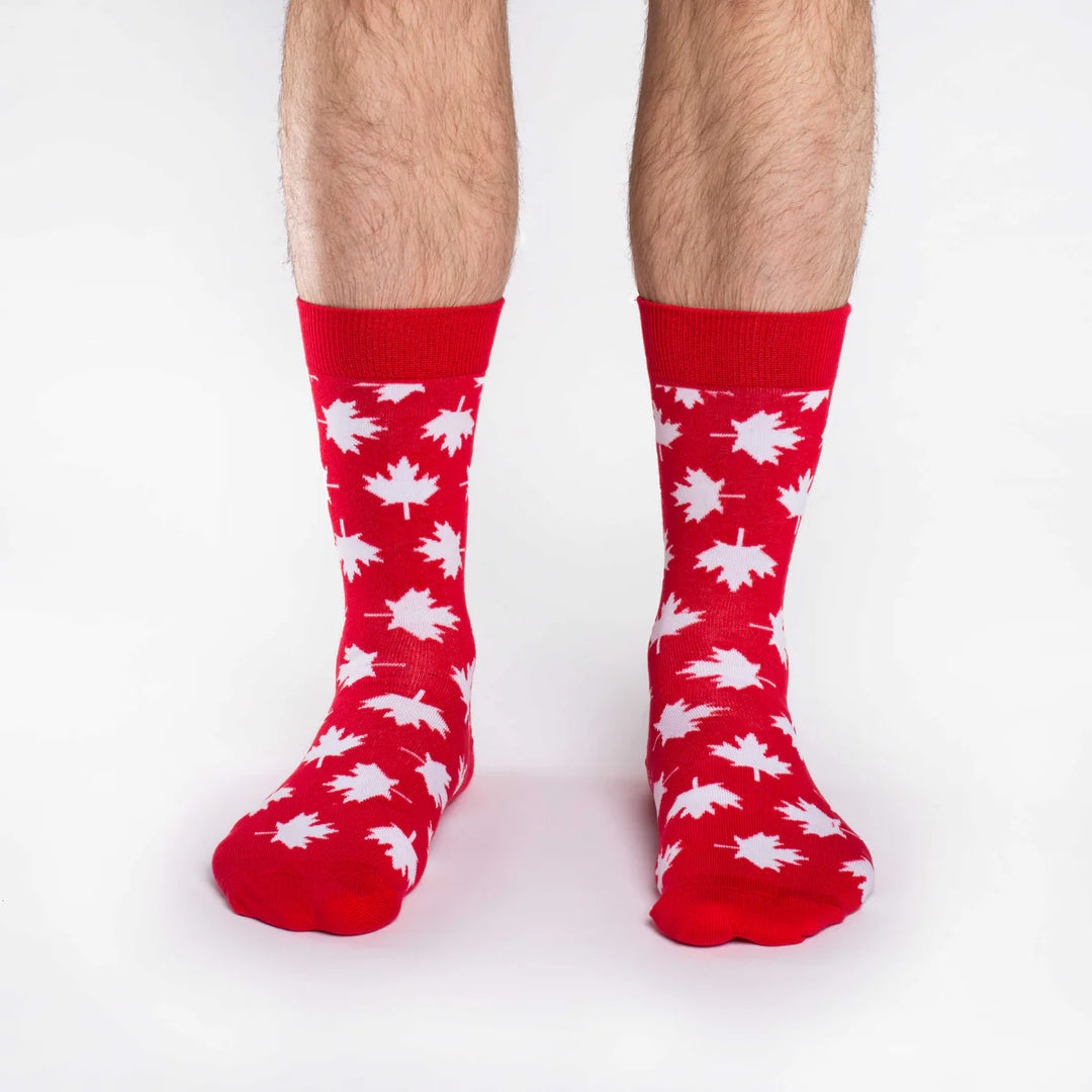 Chaussettes mi-mollet en coton « Feuille d'érable du Canada » par Good Luck Sock