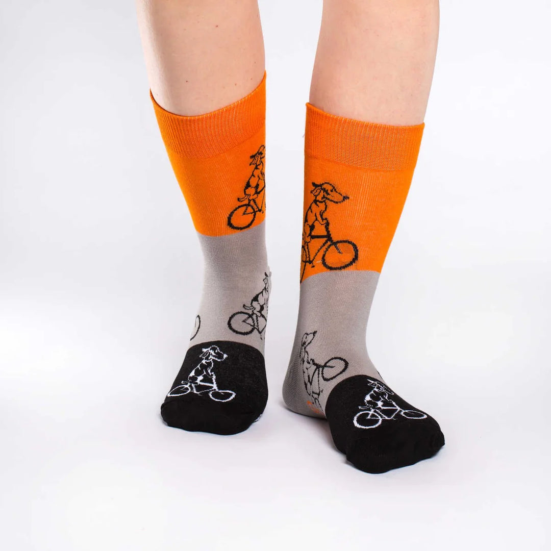 Chaussettes en coton « Chien orange à vélo » par Good Luck Sock