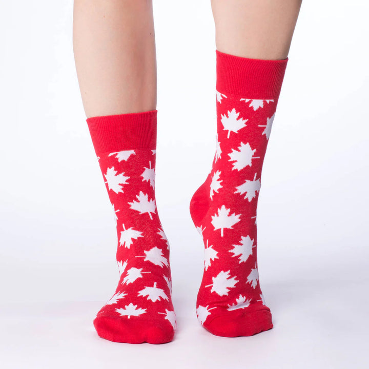 Chaussettes mi-mollet en coton « Feuille d'érable du Canada » par Good Luck Sock