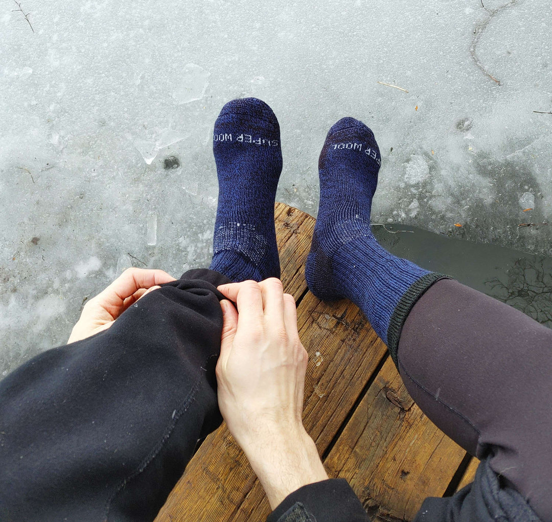 Dark blue thermal socks for hiking