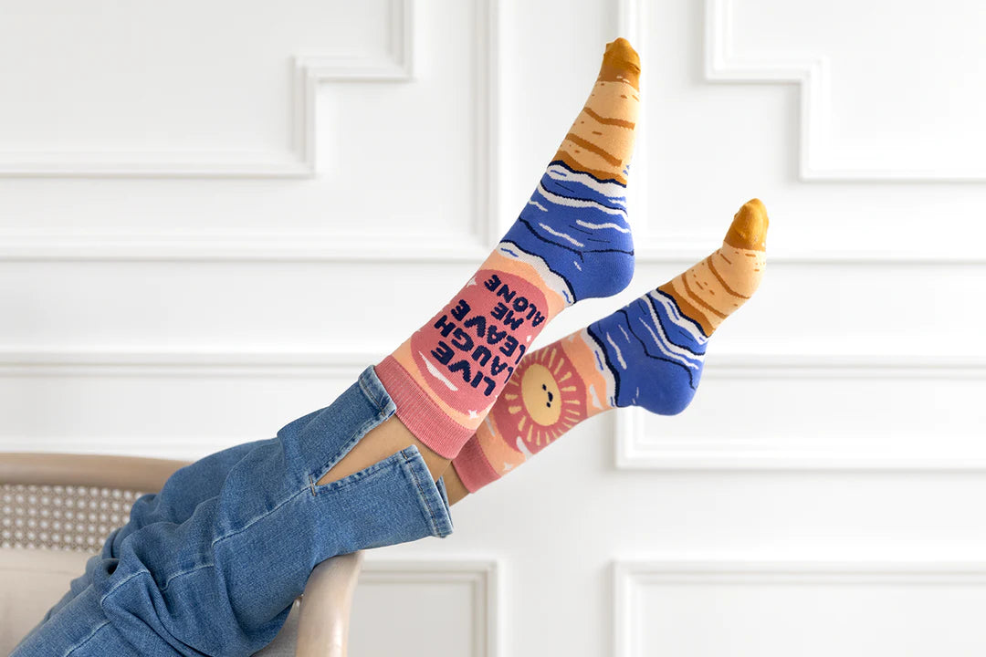 Chaussettes mi-mollet « Live, Laugh, Leave » par Uptown Sox - Medium