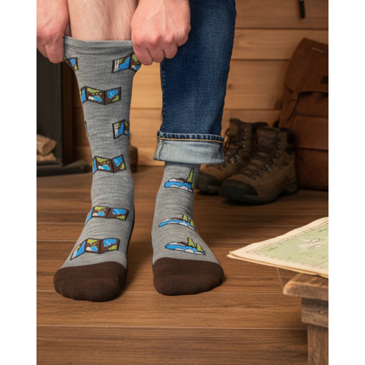 Chaussettes en coton à motif de paysage « Bouclier canadien » de Friday Sox Co