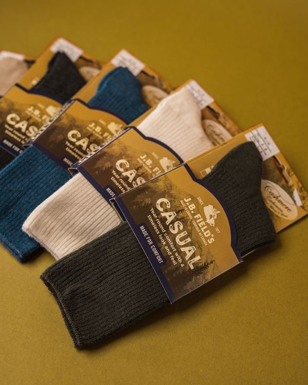 Black mid calf socks in wool and cashmere for men